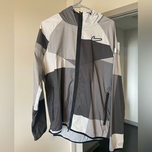 Nike Running Windrunner Full Zip with Hood - Men’s Large